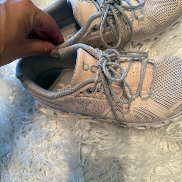 Cloud size 6 tennis shoes. Women’s - Picture 12 of 12